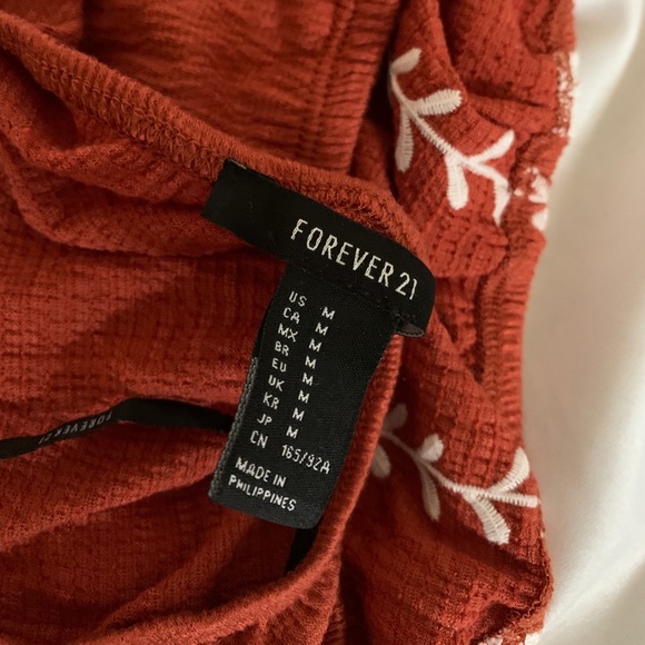 NWOT Embroidered Cropped Halter Top - Picture 4 of 5